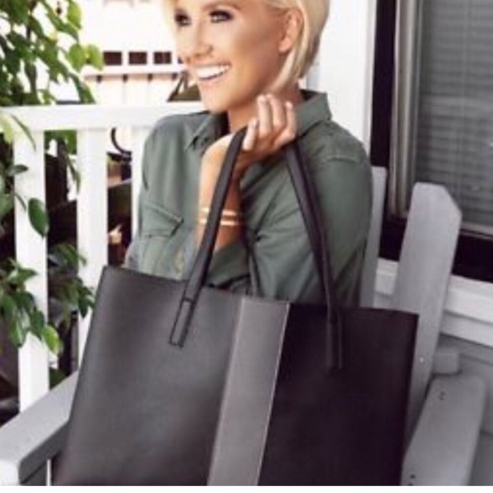 Vince Camuto Luck Tote black & gray large size one interior pocket everyday use - Picture 3 of 10
